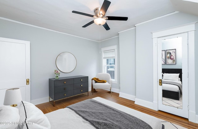 bedroom featuring hardwood / wood-style floors, crown molding, and ceiling fan