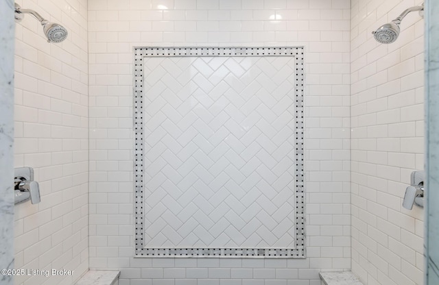 bathroom featuring tiled shower