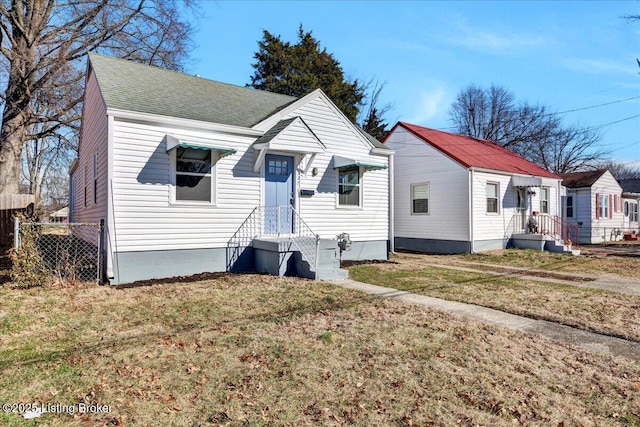 view of front of property with a front lawn