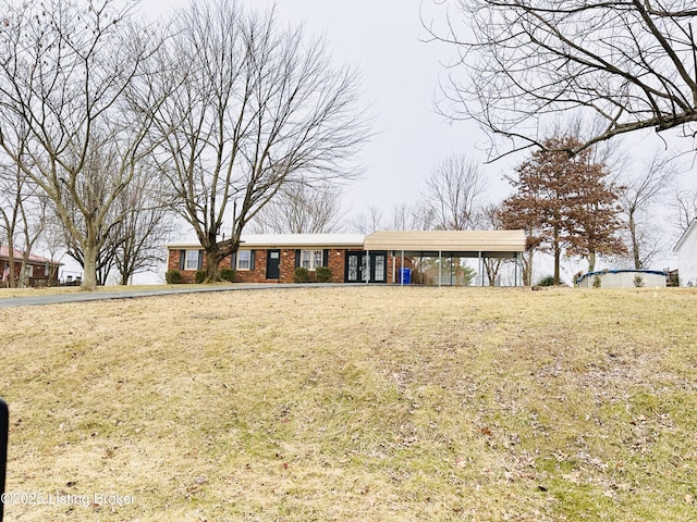 view of front facade with a front lawn