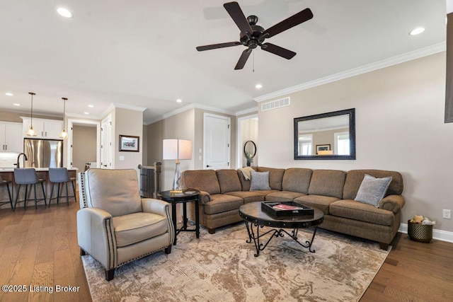 living room with visible vents, recessed lighting, baseboards, and light wood-style floors