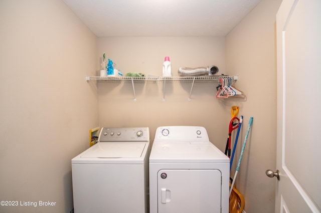 110 E Mandarin Ct, Elizabethtown, KY 42701 - laundry area featuring washer and dryer