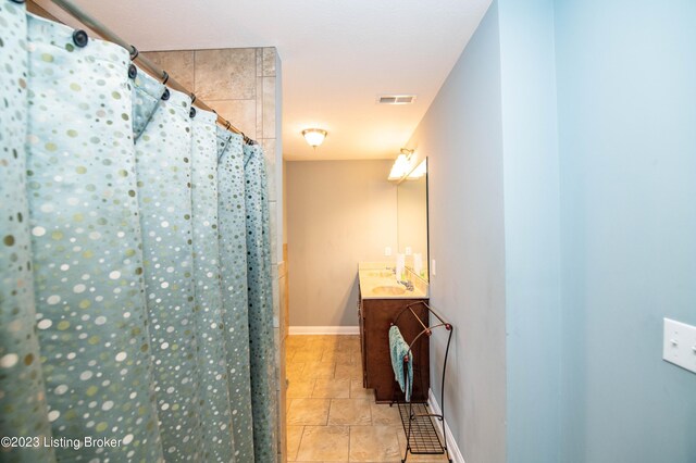 110 E Mandarin Ct, Elizabethtown, KY 42701 - bathroom with vanity and walk in shower