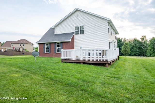 110 E Mandarin Ct, Elizabethtown, KY 42701 - back of house featuring a wooden deck and a lawn