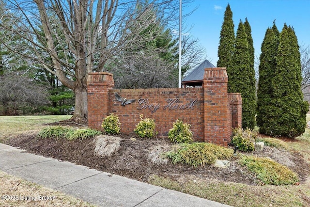 view of community / neighborhood sign