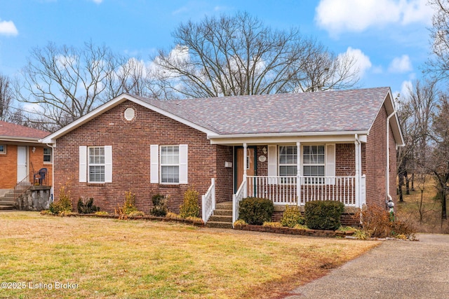 view of front of property featuring a front yard and covered porch