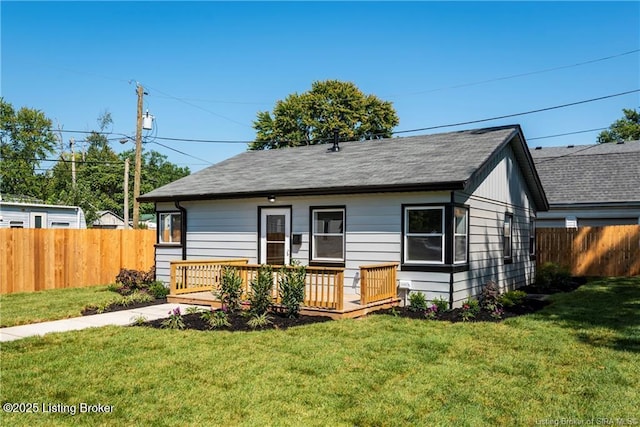 view of front of house with a front lawn