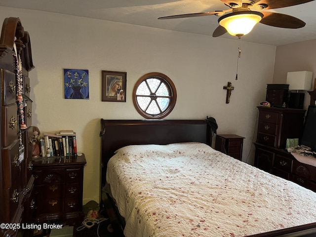 bedroom featuring ceiling fan