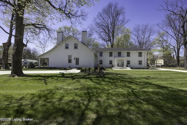 view of front facade with a front yard