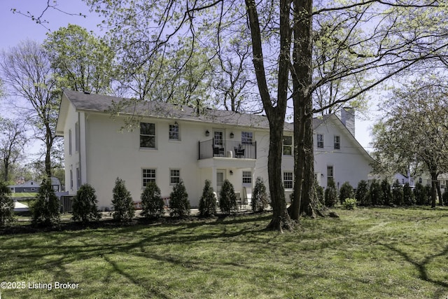 view of front of property with a front lawn