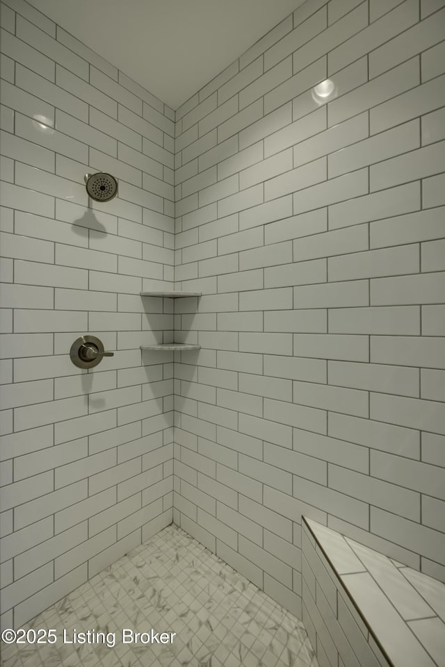 bathroom featuring tiled shower