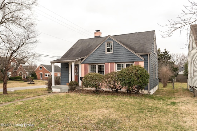 view of front of house featuring a front lawn