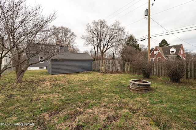 view of yard featuring a fire pit