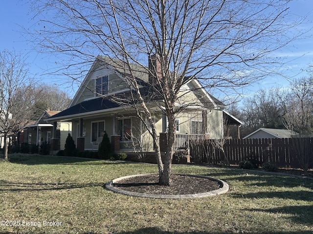 view of front facade with a front yard