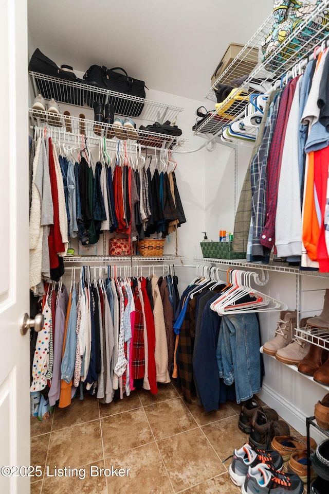 walk in closet featuring tile patterned floors