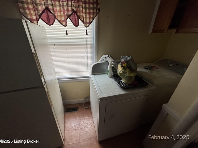 laundry room featuring cabinets and washing machine and clothes dryer