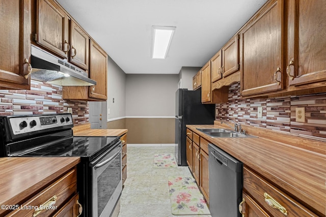 kitchen featuring appliances with stainless steel finishes, sink, and decorative backsplash