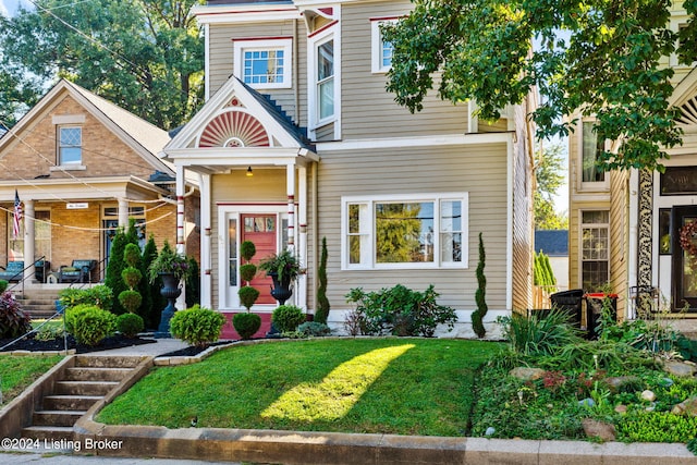 view of front of property featuring a front lawn