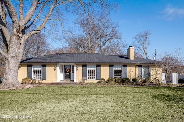 single story home featuring a front yard