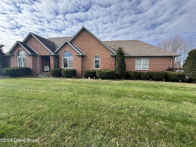 view of front facade with a front yard