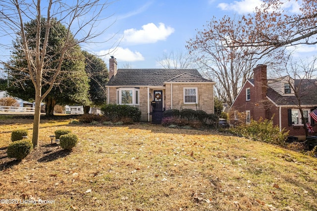 view of front of home with a front lawn