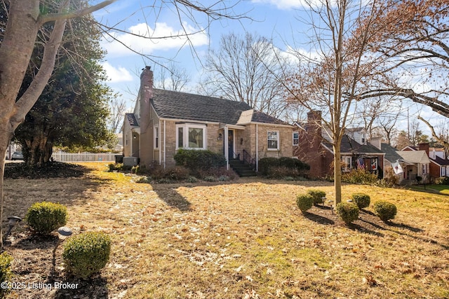 view of front of property with a front yard