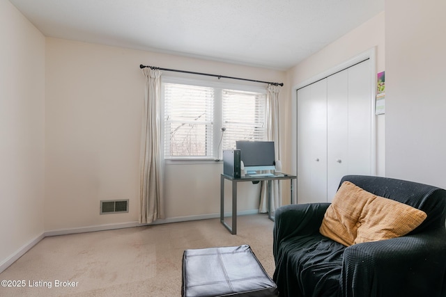 living area featuring carpet, visible vents, and baseboards