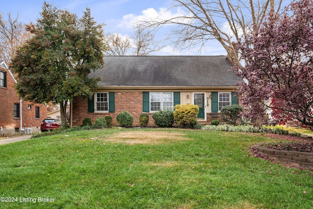 view of front of property with a front yard