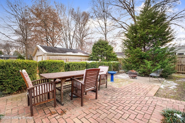 view of patio featuring a fire pit