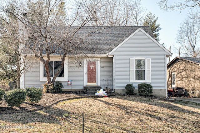 view of front of home with a front lawn