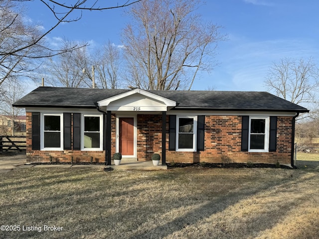 view of front of property featuring a front yard