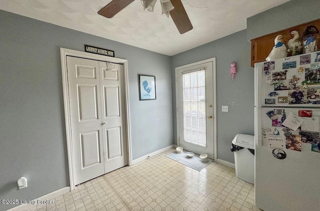 doorway featuring ceiling fan