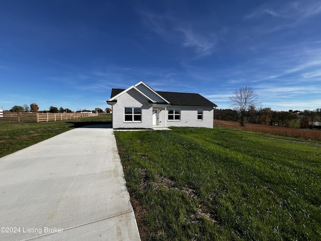 view of front of property with a front yard