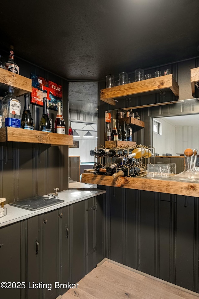 bar featuring black stovetop