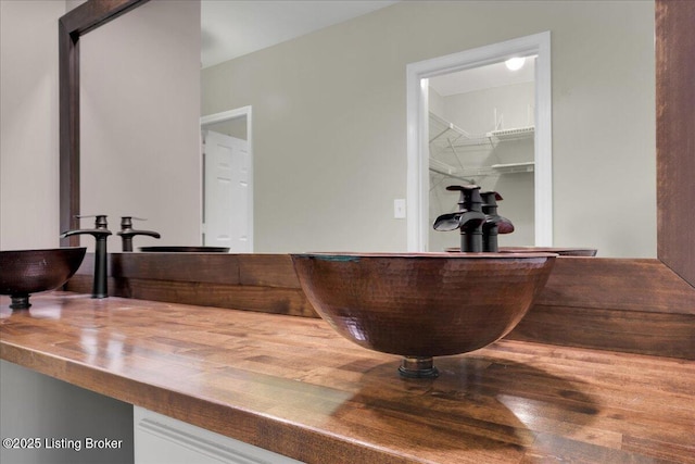 bathroom featuring sink