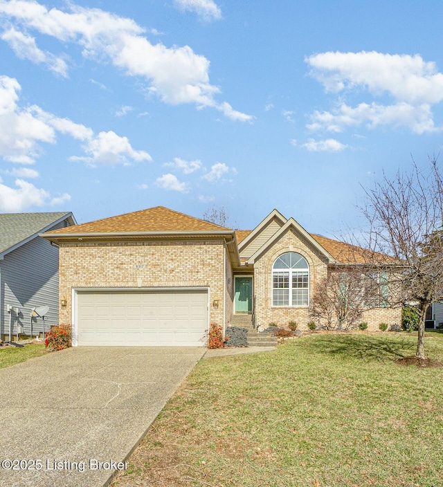 view of front facade featuring a garage and a front lawn