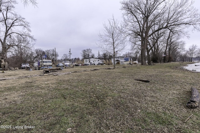 view of yard featuring a residential view