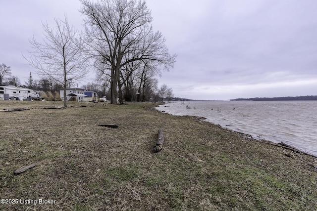 view of yard featuring a water view