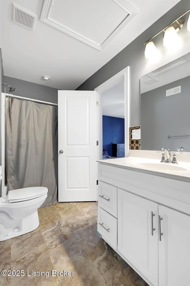 bathroom with a shower with curtain, visible vents, vanity, and toilet