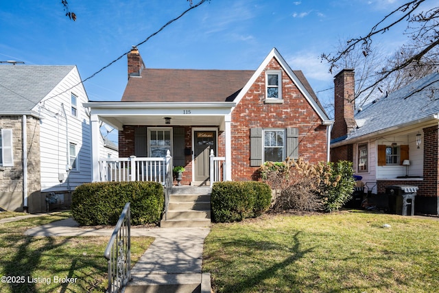 view of front of home featuring a porch and a front yard