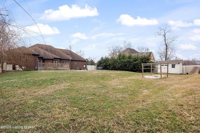 view of yard with a shed