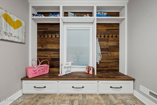 mudroom with visible vents and baseboards