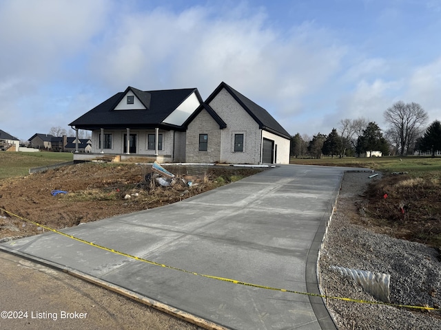 view of front of home featuring a garage