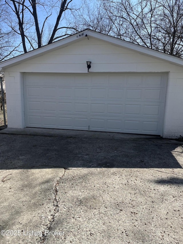 view of detached garage