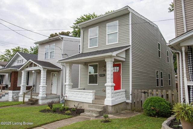 view of front of property featuring a front lawn