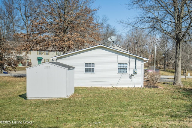 view of side of property featuring a yard, a shed, and an outdoor structure