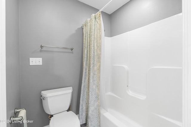 full bathroom with shower / tub combo with curtain and toilet