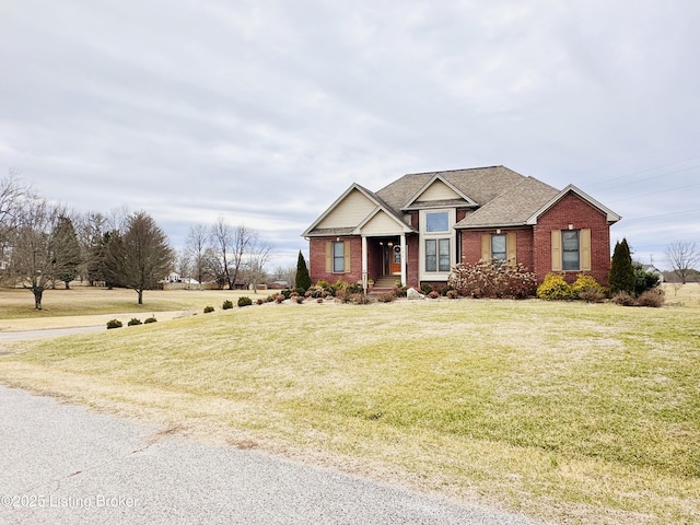 view of front of house featuring a front lawn