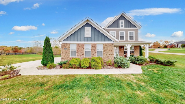 craftsman-style house featuring a front lawn