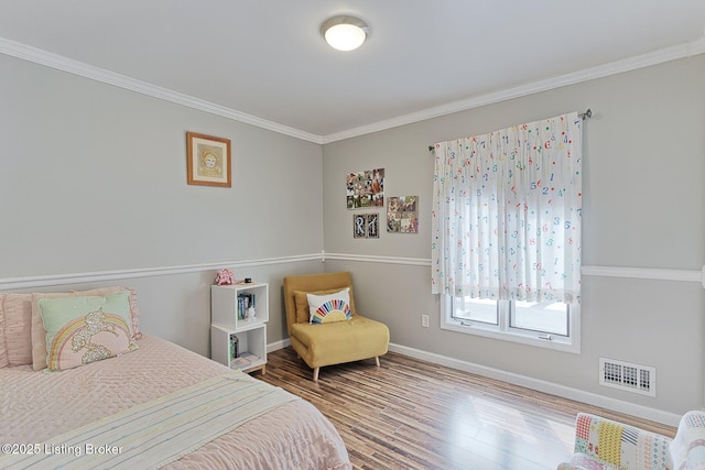 13200 Creekview Rd, Prospect, KY 40059 - bedroom featuring crown molding, visible vents, baseboards, and wood finished floors